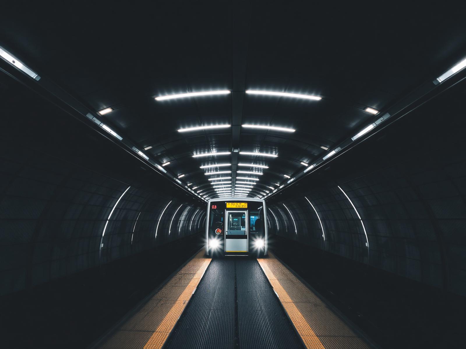 Túnel do Metrô de São Paulo com iluminação LED contínua