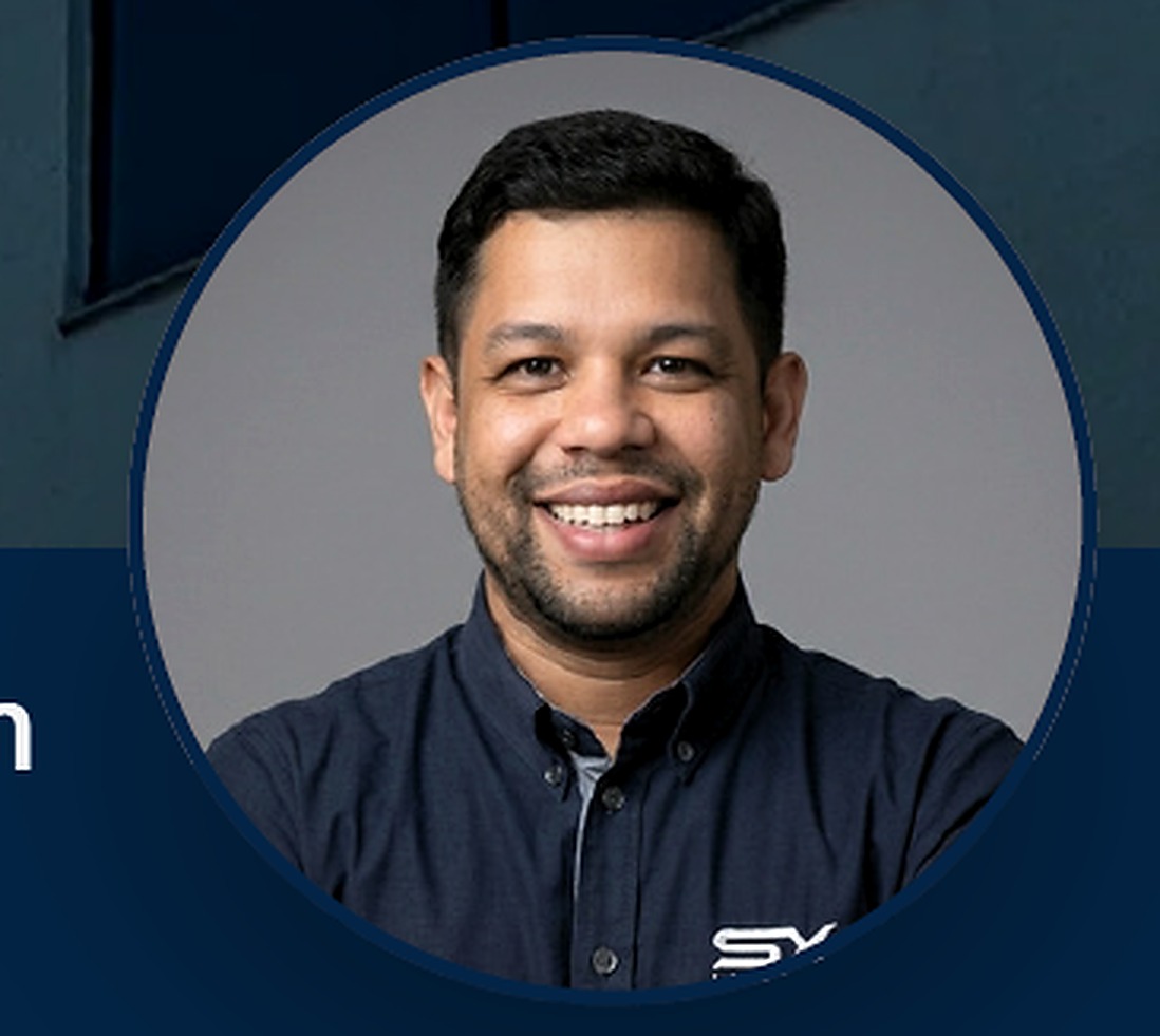 Ildeu Silva, CEO e fundador da SX Lighting, em retrato editorial preto e branco